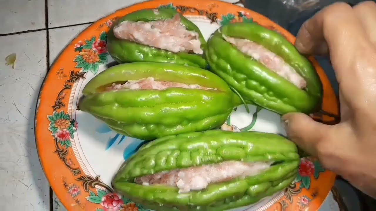 Khổ qua vô thịt. Thịt kho trứng. Cháo gỏi gà bánh hỏi 