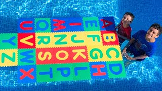 ABC NA PISCINA - APRENDENDO O ALFABETO COM RODRIGO | Kids Pretend Play ABC Learn Alphabet