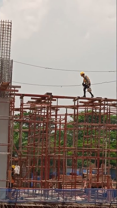 kesuksesan seorang juragan. ada jerih payah seorang kuli.. rela kepanasan
