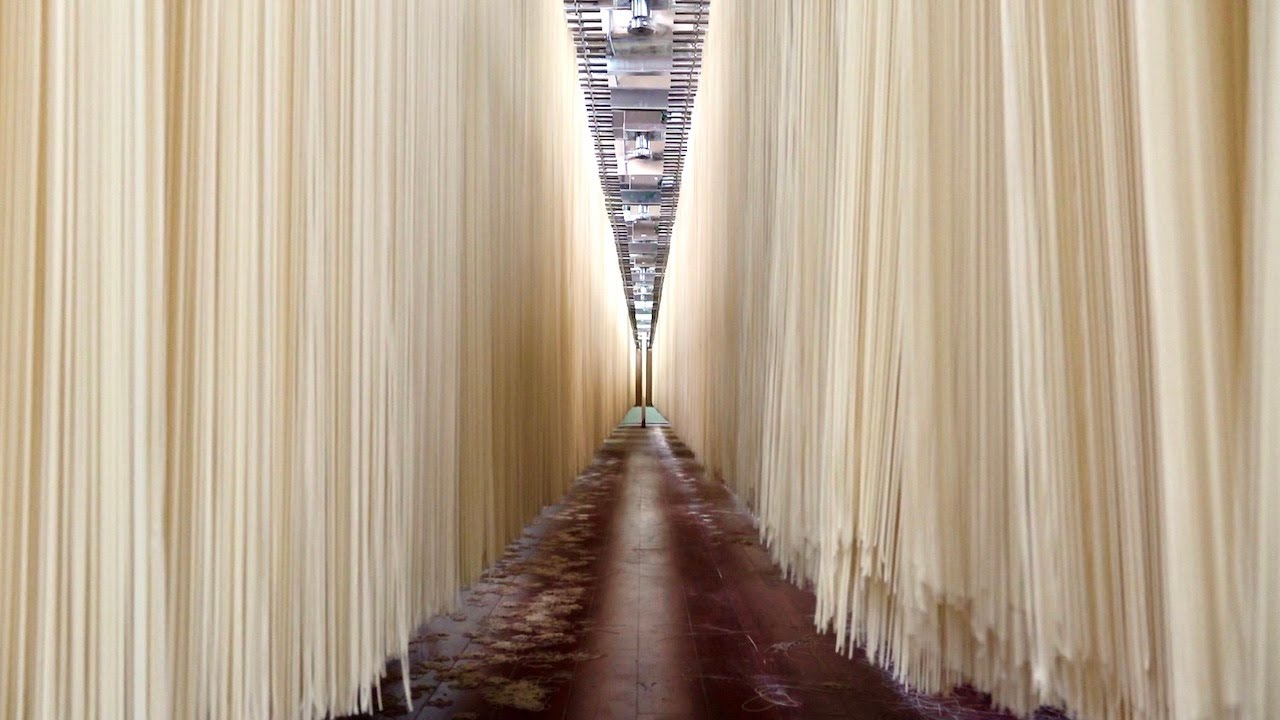 How To Mass Production Thin Noodles. Korea’s Oldest Noodle Factory