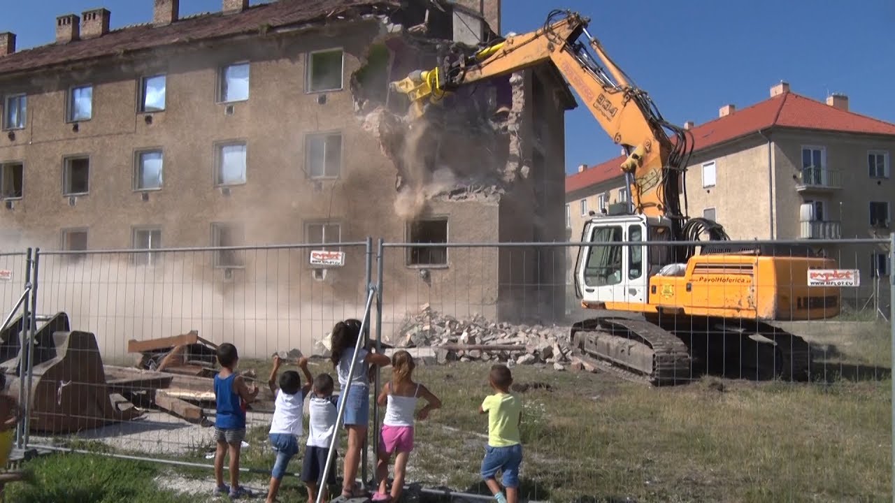 Zbúrali neslávne známu 206-tku