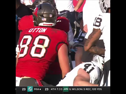 Cade Otton catches for a 44-yard Gain vs. Las Vegas Raiders