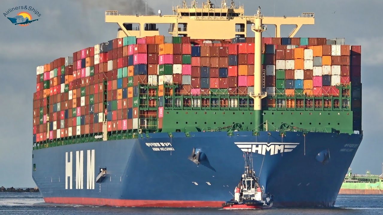 FRONTAL VIEW of 61m (200 feet) WIDE HMM HELSINKI - Shipspotting ROTTERDAM January 2021