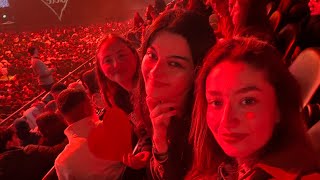 Yalin Konseri̇nde Slayli̇yoruz