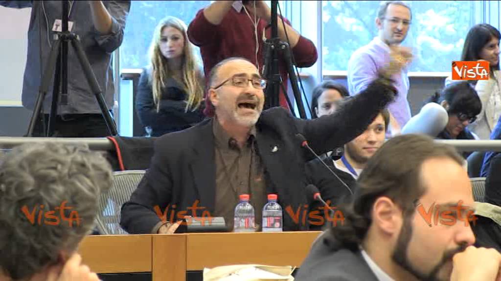 GIORNALISTA CONTRO GRILLO: FAI COME PUTIN. LUI RISPONDE: SI CERCHI LAVORO 12 Novembre 2014