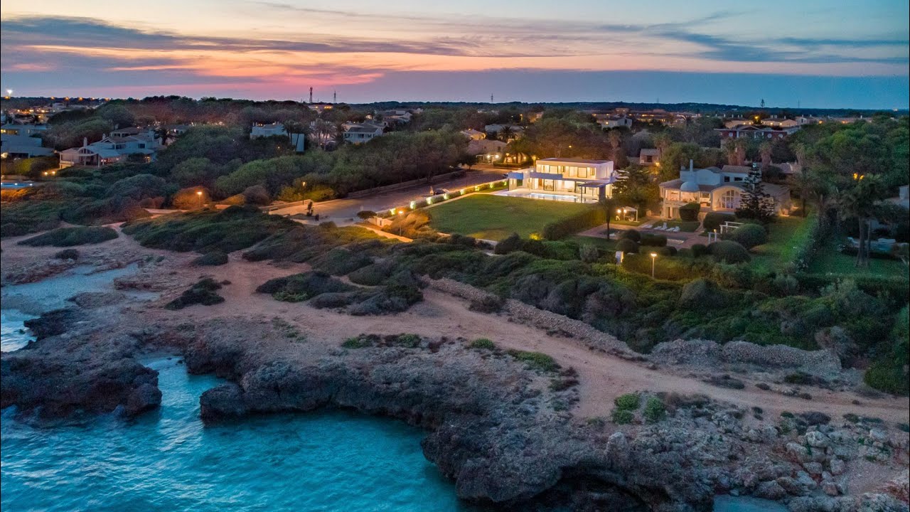 Chalet de lujo y diseño en primera línea de mar en Menorca