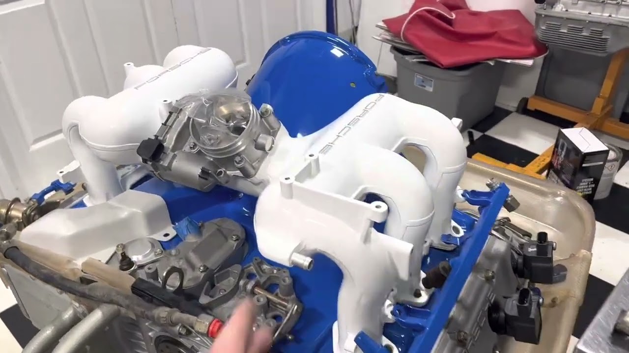 Реставрация кожуха двигателя Porsche 911 1974 года