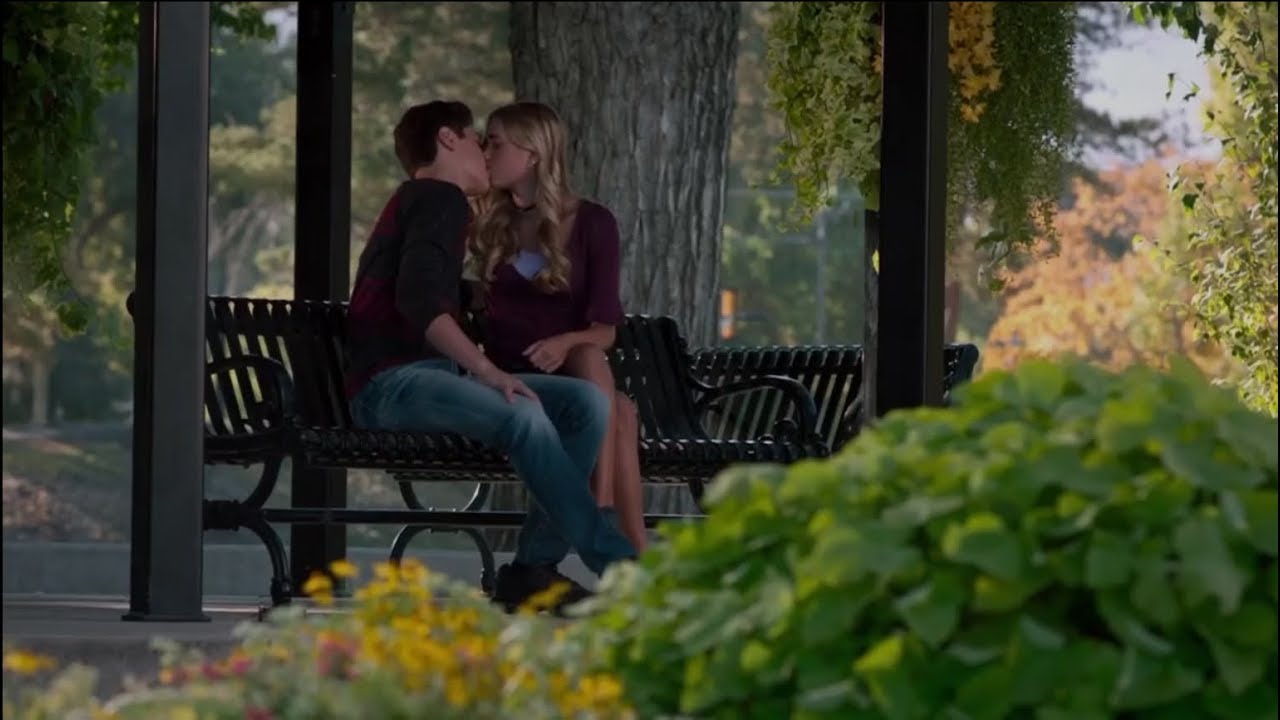 Jonah & amber kiss andi Mack s3 ep 12 YouTube