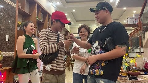 Duy Phước, Tuấn Dũng, Lê lộc đến nhà mẹ Lê Giang chúc Tết và lì xì