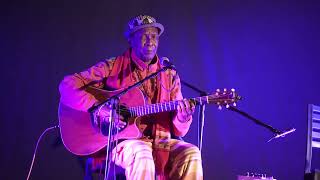 Madala Kunene - U-Gongo Amayeni Wemama (Live in Cape Town)