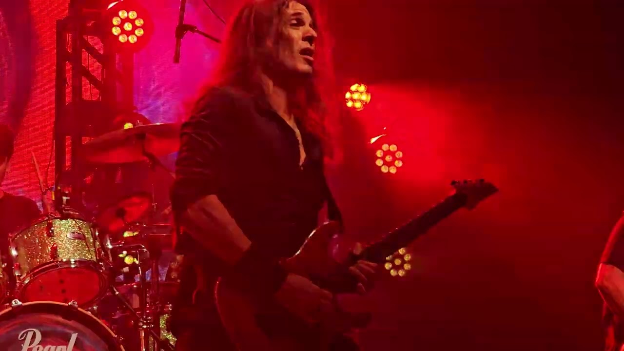 KIKO LOUREIRO EM SANTOS - CARRY ON/ SPREAD YOUR FIRE/NOVA ERA/MORNING STAR/ EVIL WARNING/ SPEED