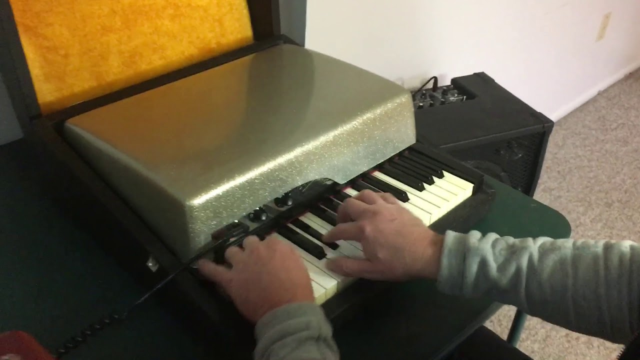 Vintage Fender Rhodes Bass Piano Silver Sparkle Top Test 1