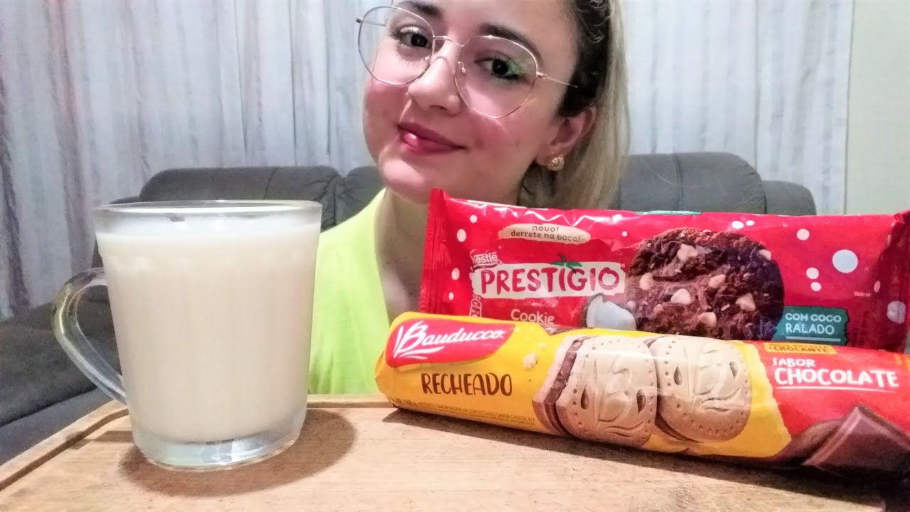 ASMR MUKBANG: COOKIES PRESTÍGIO E BAUDUCCO RECHEADO DE CHOCOLATE (SUSSURROS / SONS DE MASTIGAÇÃO)