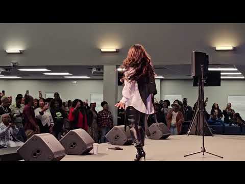 Erica Campbell '