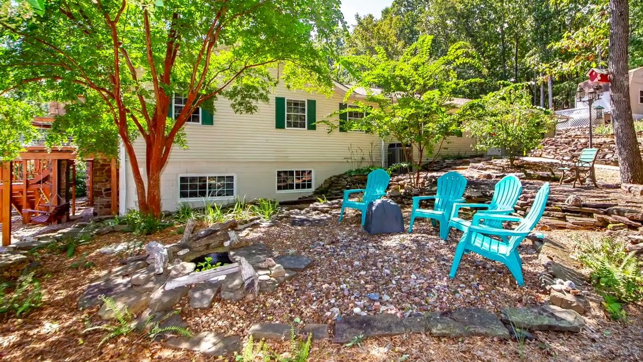 842 Dave Creek Parkway Fairfield Bay AR. Updated home minutes to Greers Ferry Lake & amenities