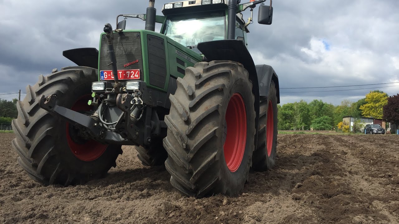 Woelen in Schriek met fendt 824 en evers Bali woeler