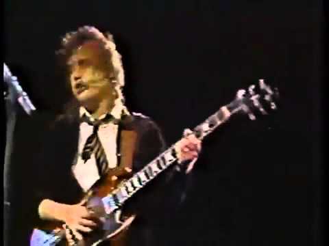 AC/DC Bad Boy Boogie Live Rock In Rio 1985 Acordes - Chordify