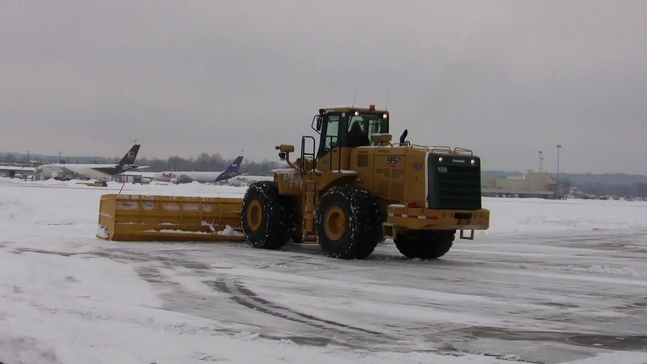 Serious Snow Removal at Harrisburg International Airport.m2ts YouTube