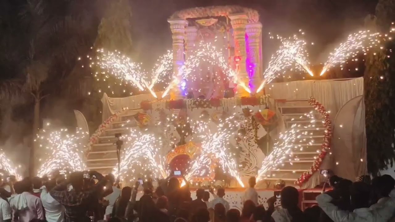 Neha Bahubali stage basrehar etawah con. 7451835900