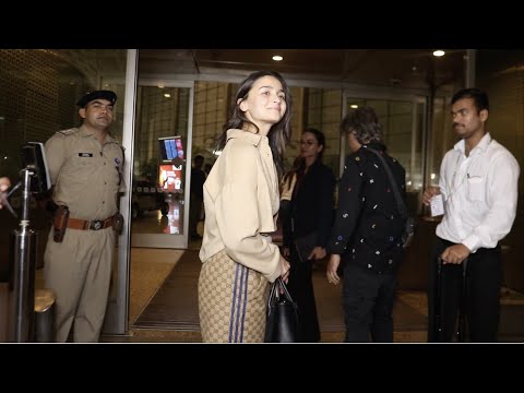 Alia Bhatt को Fans ने घेरा , देखिए Actress का Airport Video