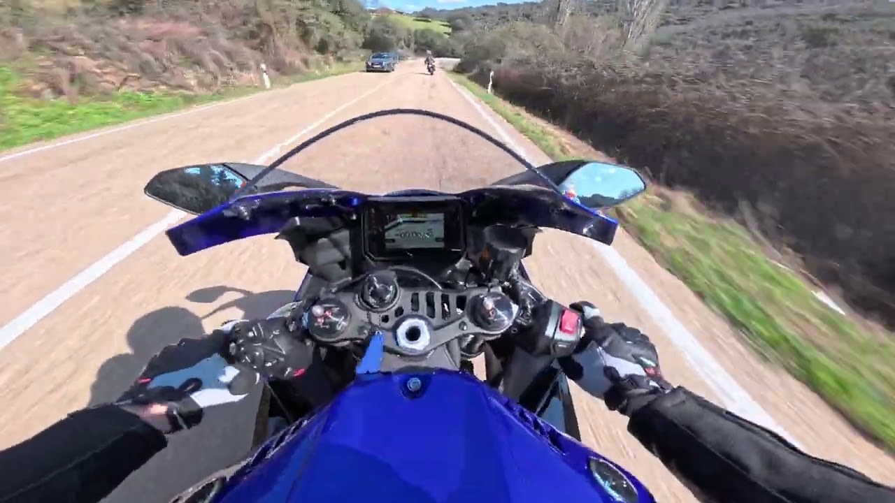 Probando la duke 790 y Yamaha r9