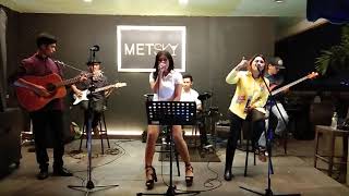 Spg cantik bersuara merdu