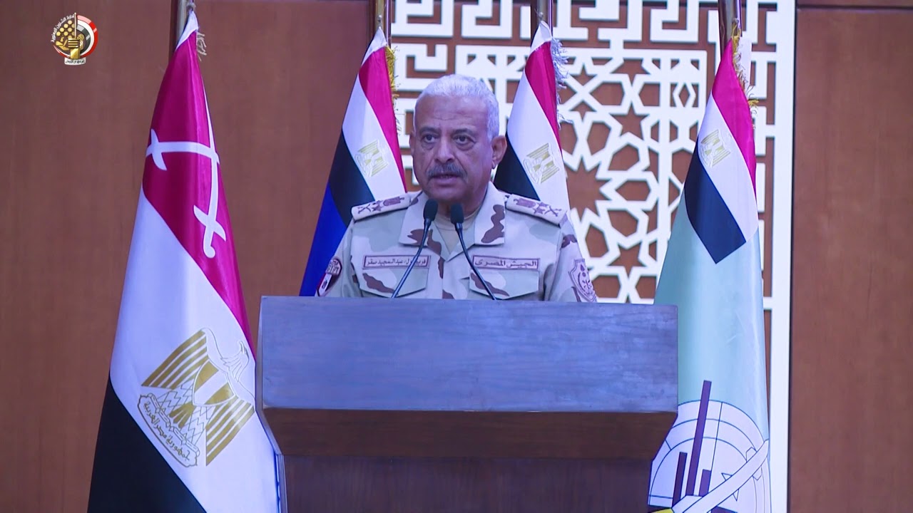 الفريق أول عبد المجيد صقر يلتقى بعدد من مقاتلى المنطقة الغربية العسكرية