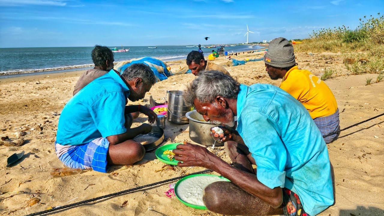 பல மீன்கள் கடல் தண்ணீர் அவியல் இப்படி சாப்பிட்டு எவ்ளோ நாள் ஆச்சு