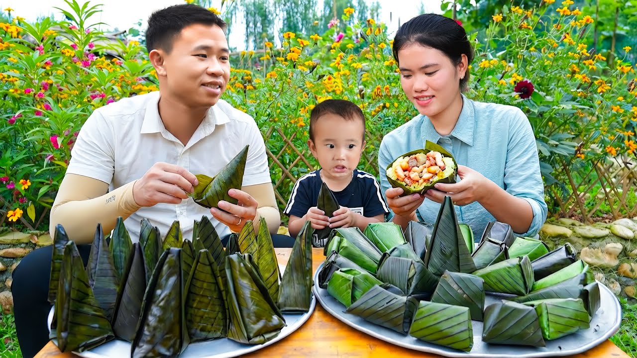 Making Traditional Rice and Green Bean Cakes on a Rainy Day – Selling at the Market with My Son