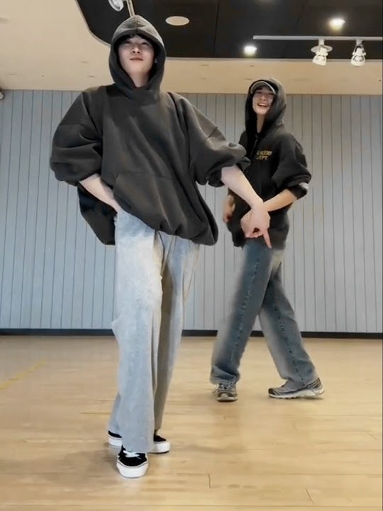 just king dancer things 😂 #hyunjin #leeknow #straykids #hyunho