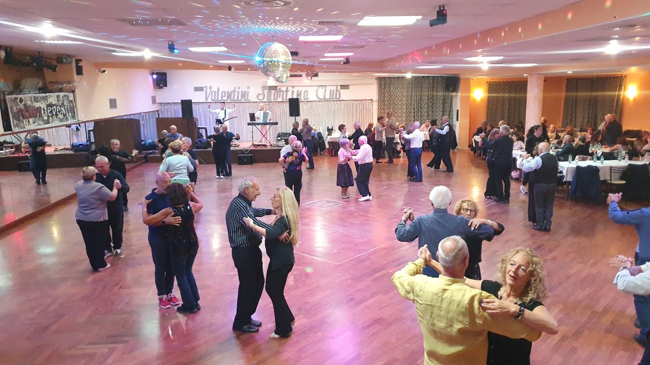 SALA DA BALLO ROMA CASTELLI ROMANI VALENTINI SPORTING CLUB 