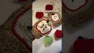 Apple granny square crochet hand warmers 🍎🤎♥️ #crochet #freepattetn#apples#crochetapple#crochetbag
