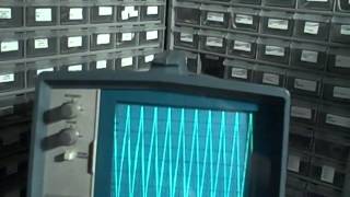 Details Tektronix T932 Oscilloscope - timebase-triangle-waves-XY function-probe calibrator-closing.avi News