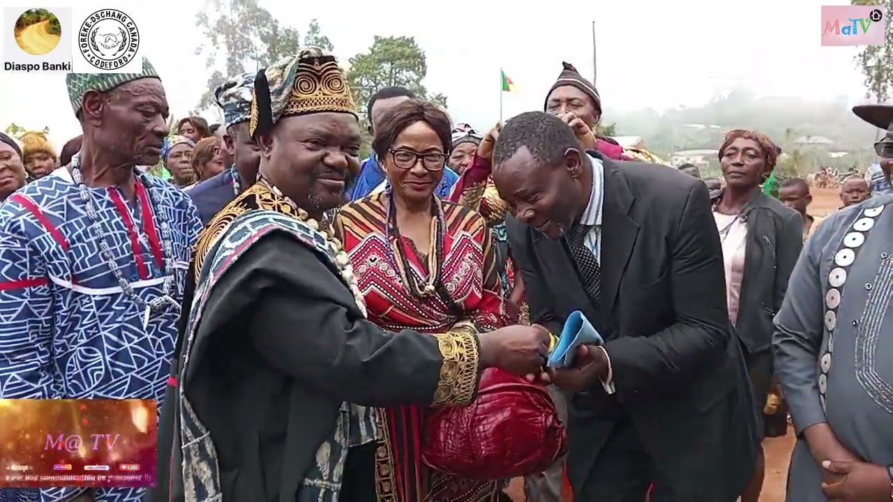FORÉKÉ-DSCHANG: Le CODEFORD et la DIASPORA BANKI font un important dons aux écoles.