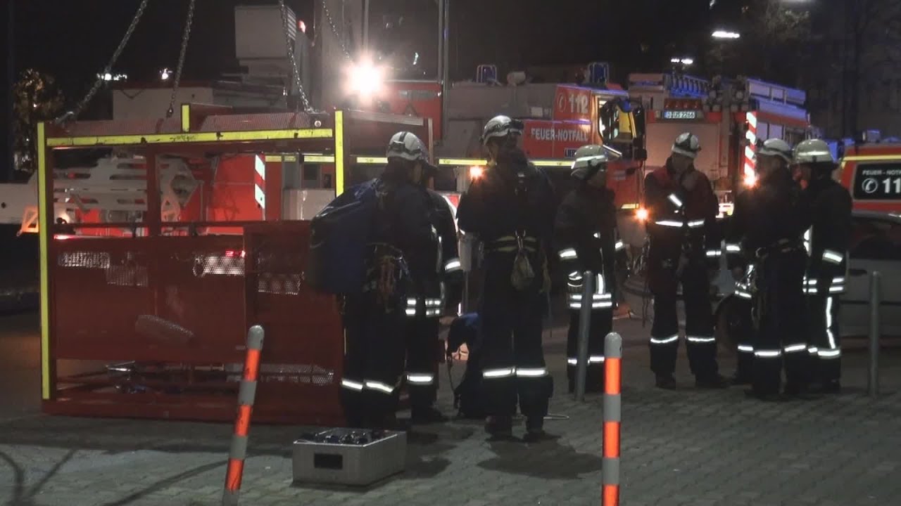 [SPEZIALRETTUNG XXL]- 300 Kg Leiche aus Wohnung mit FEUERWEHRKRAN - Höhenretter & Rüstzug im Einsatz