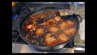A restaurant that has been using the same oil for 100 years to prepare burgers in America!