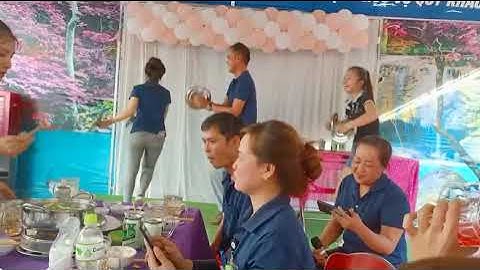 tiệc tất niên cùng đồng nghiệp..