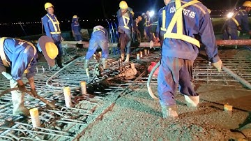 Đổ bê tông đỉnh trụ P7 lần 3 / Casting top slab of pier table P7 part 1/2