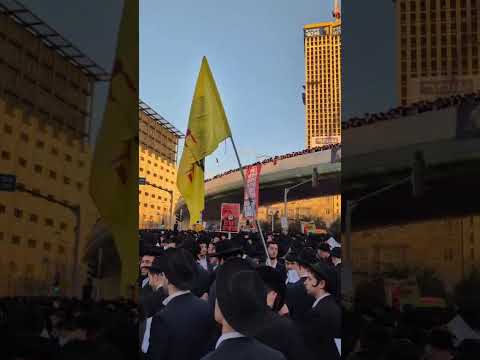 Hundreds of Thousands of Jews praying and rally against the Israeli Military Draft in Jerusalem