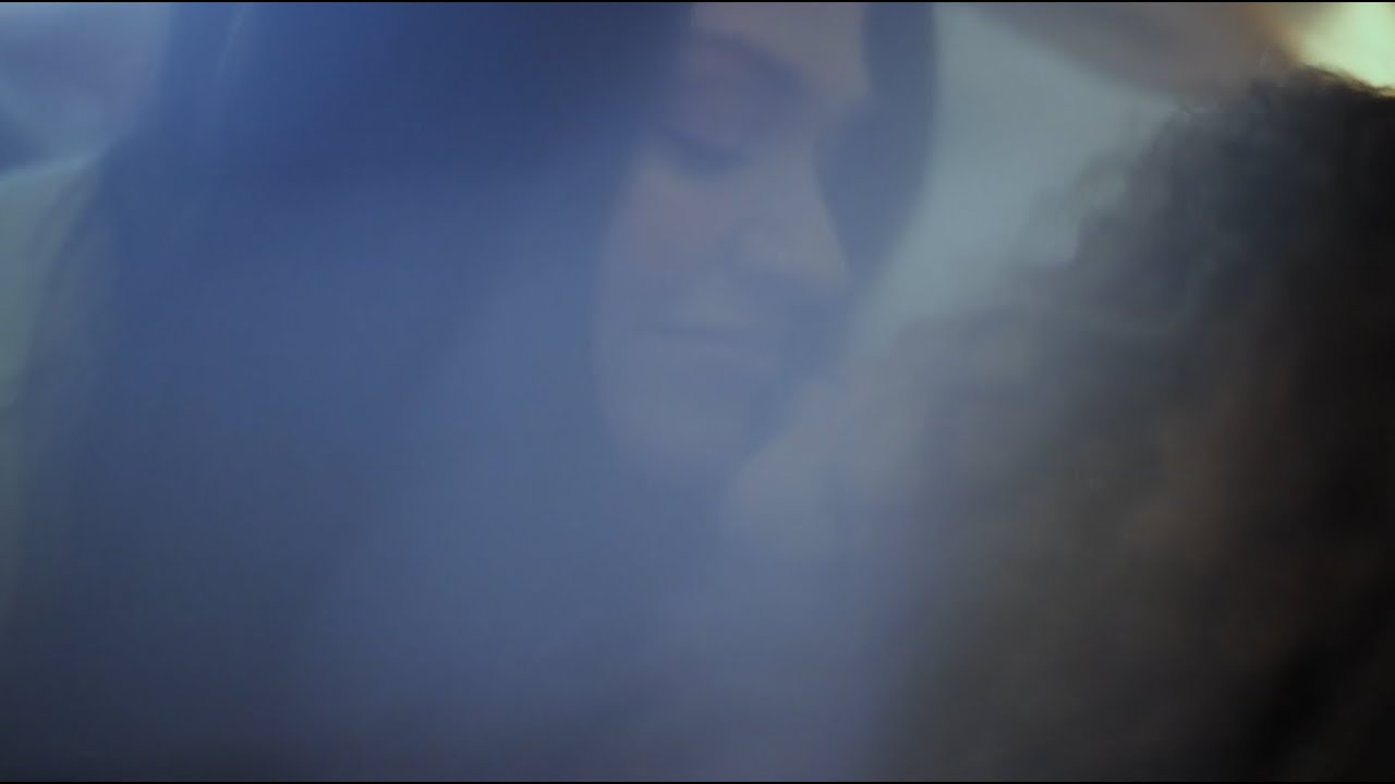 YouTubeでFall Into Me (Visualizer)を視聴 YouTubeでFall Into Me (Visualizer)を視聴