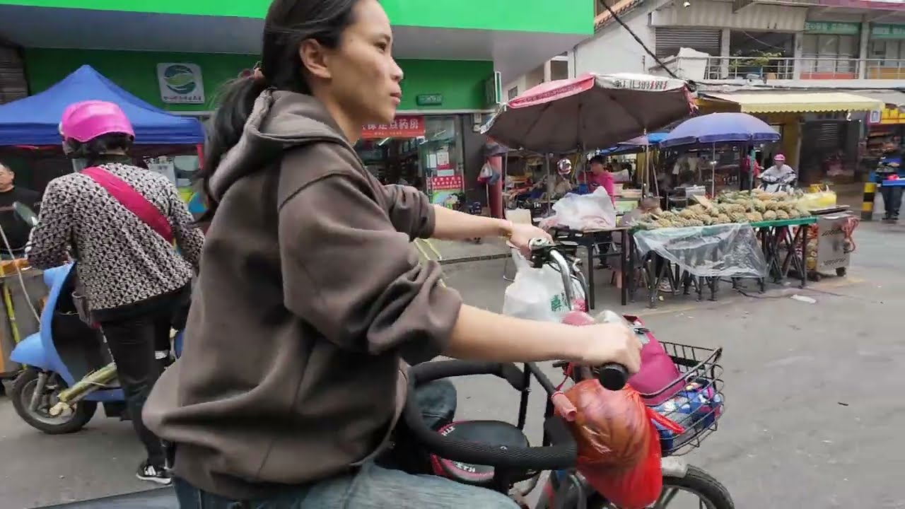 城中村 鹽步市場。YanBu Market, NanHai District. 