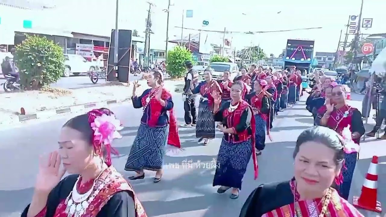 #ฟ้อนงามๆ  ลายฟ้อนภูไทตำบลคำบง  ในงานแห่บุญกุ้มข้าวใหญ่ อำเภอห้วยผึ้ง กาฬสินธุ์