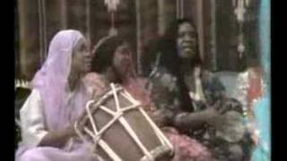               الاسمرانية   ليلى عبدالعزيز - اسمعها