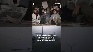 Delhi Residents Protest Against Pollution Near India Gate N18G