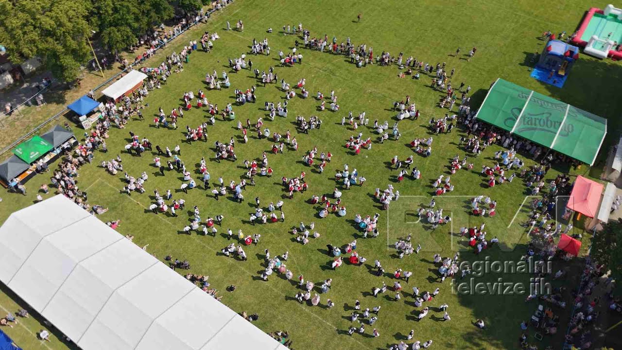 V Žarošicích překonali český rekord v počtu kolonek tančících Moravskou besedu