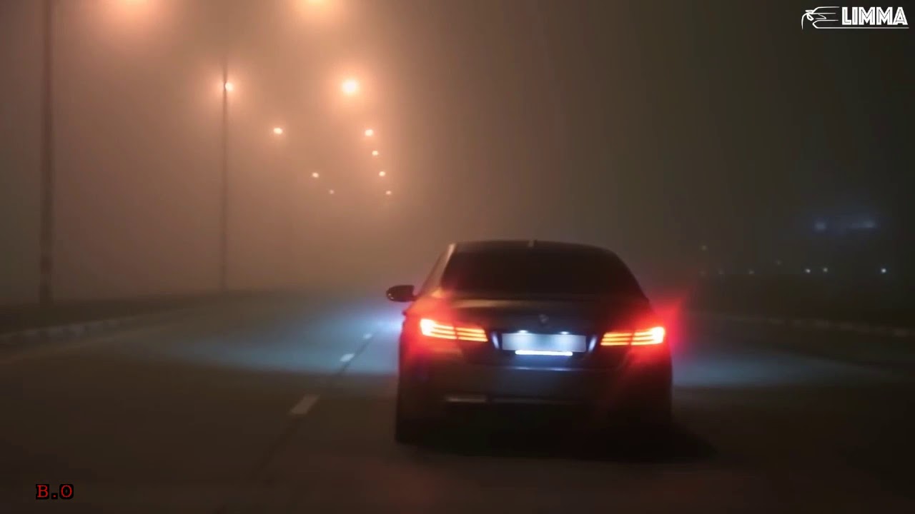 Машина резко газует