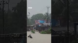 વલસાડઃ જ્યારે પૂરના પાણીમાં બાઈક ચાલક તણાયો