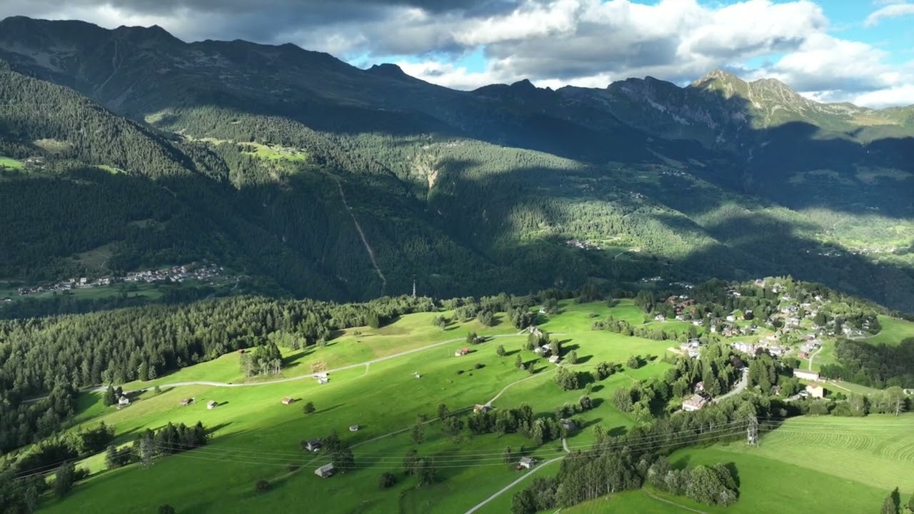 Occhi di FALCO DJI M3C visuale sulla valle Leventina