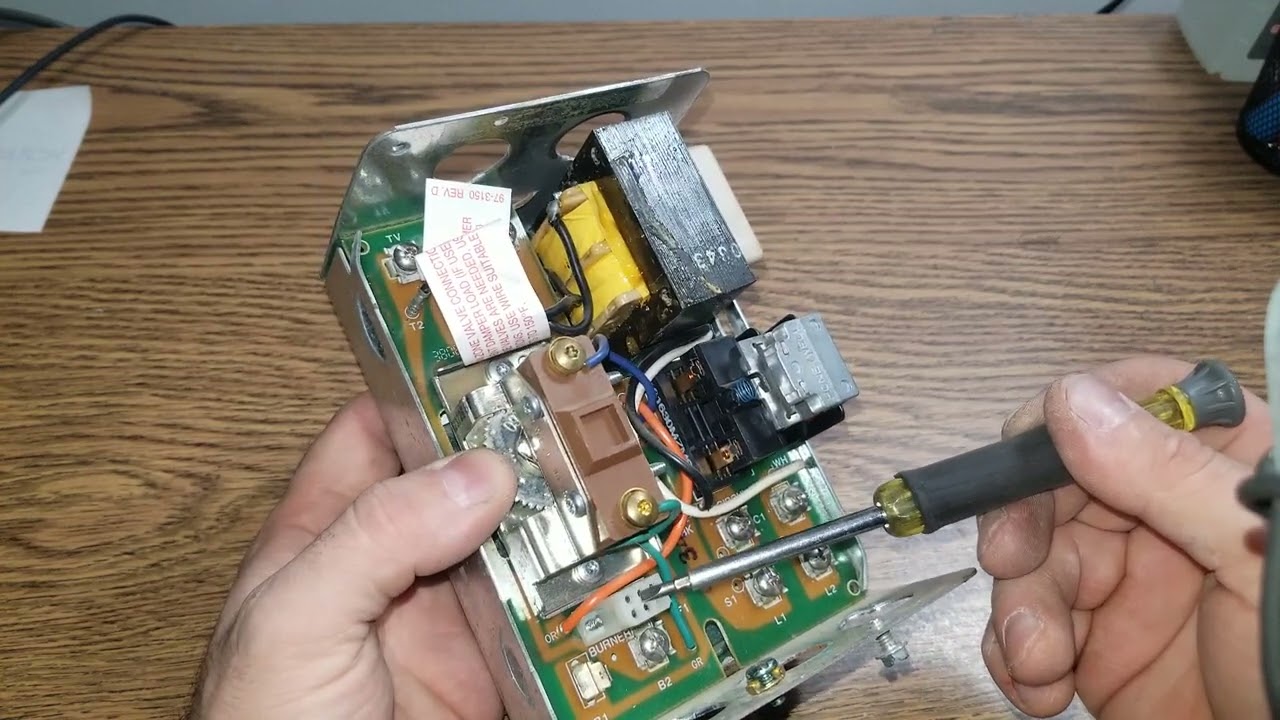 How L8148E1265 Aquastat works