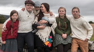 Video thumbnail of "Angelo Kelly & Family - O come all ye faithful"